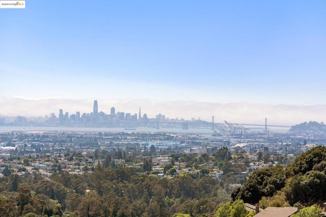 6472 Bayview Dr, Oakland, CA 94605