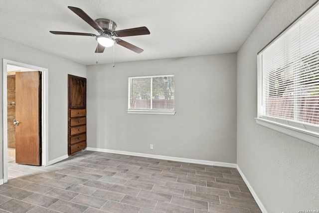 7123 Tealeaf St, Leon Valley, TX 78238