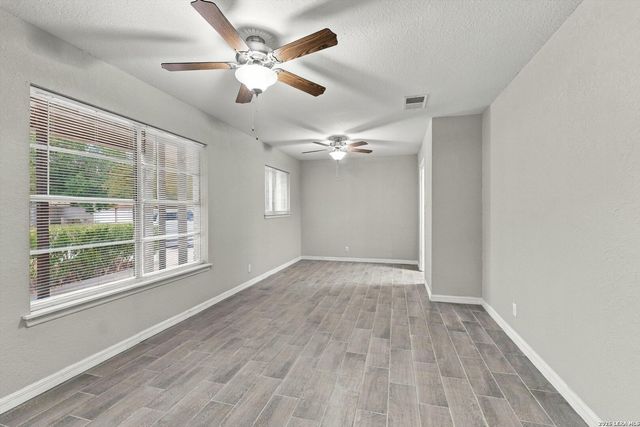 7123 Tealeaf St, Leon Valley, TX 78238