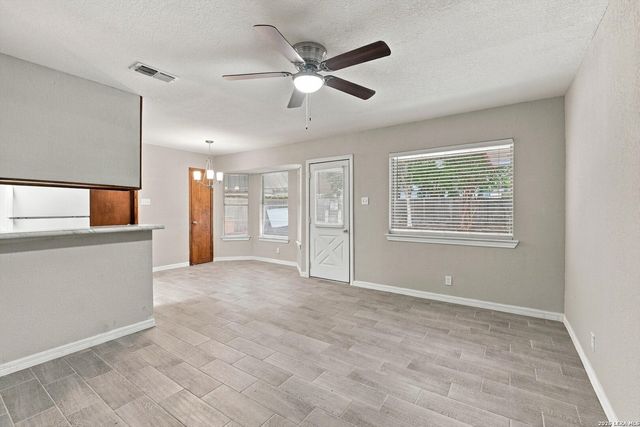 7123 Tealeaf St, Leon Valley, TX 78238