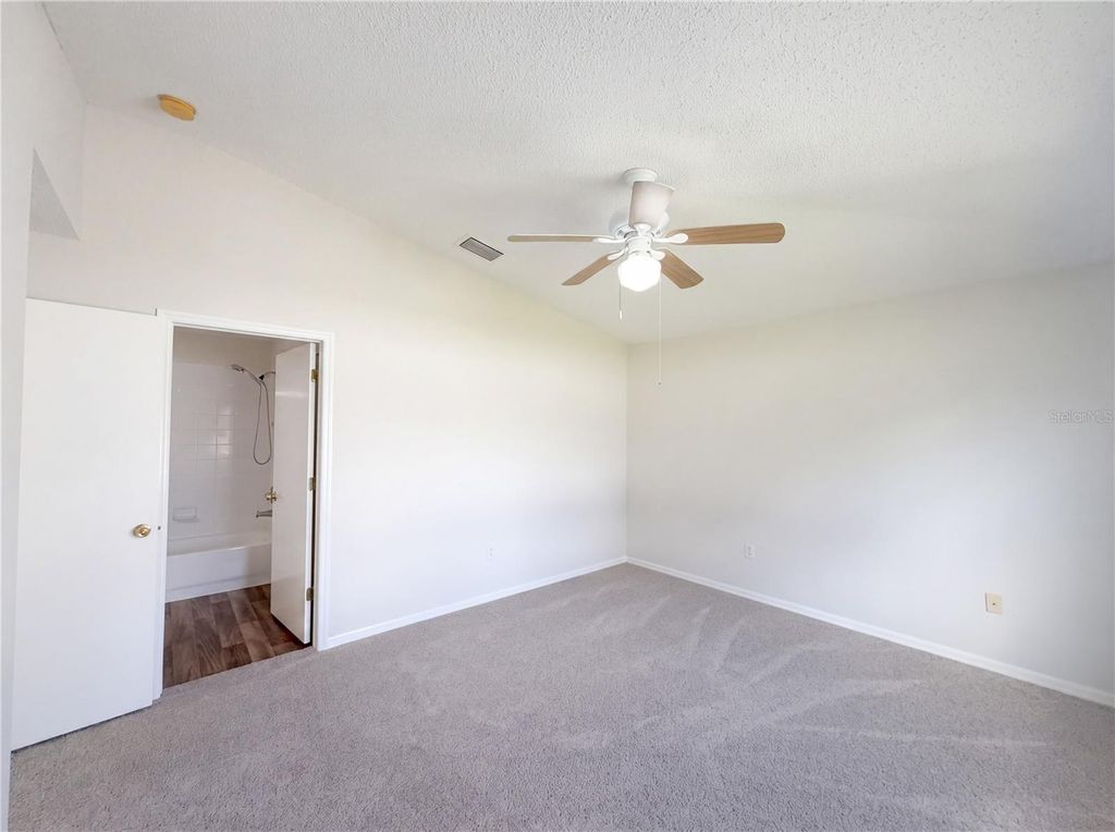 Image 13 of property listing at 4414 REYNOLDS CREEK AVENUE, Plant City, FL 33563