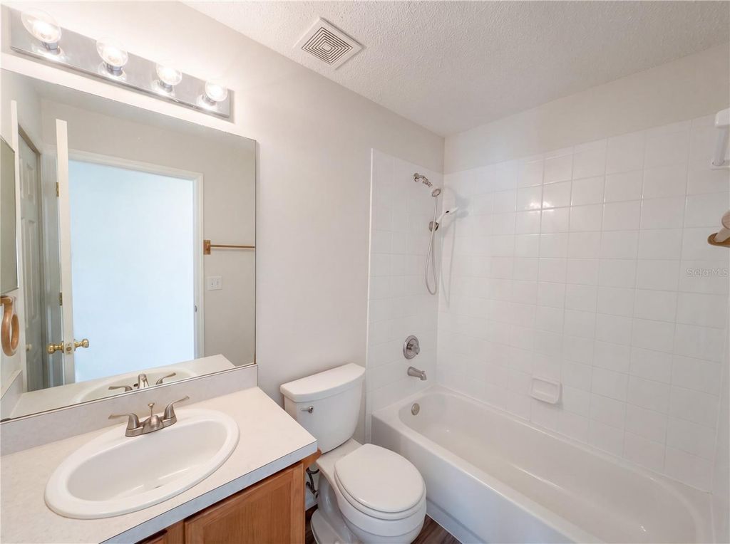 Image 15 of property listing at 4414 REYNOLDS CREEK AVENUE, Plant City, FL 33563