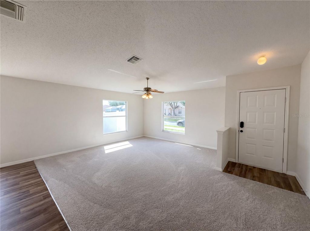Image 5 of property listing at 4414 REYNOLDS CREEK AVENUE, Plant City, FL 33563
