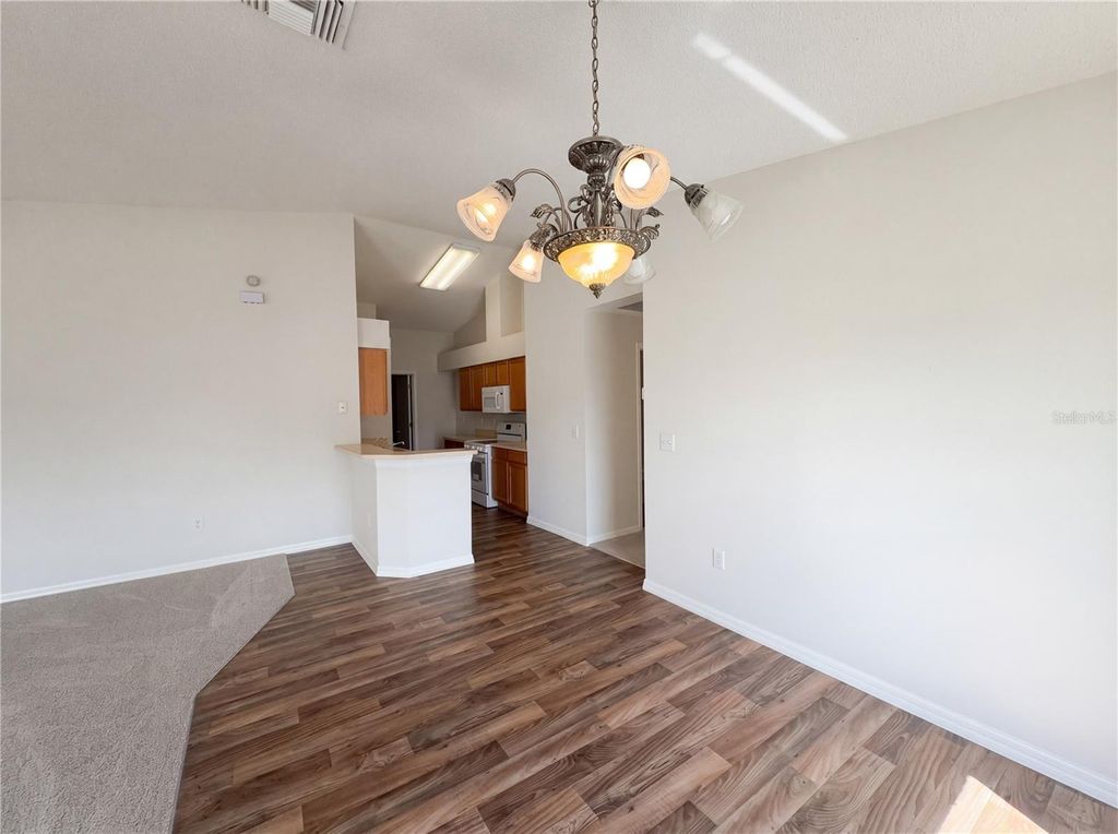 Image 7 of property listing at 4414 REYNOLDS CREEK AVENUE, Plant City, FL 33563