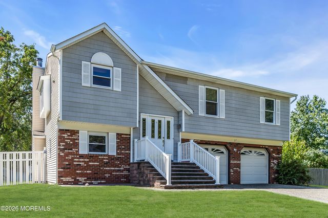 27 Cherry Bend Drive N, Howell, NJ 07731