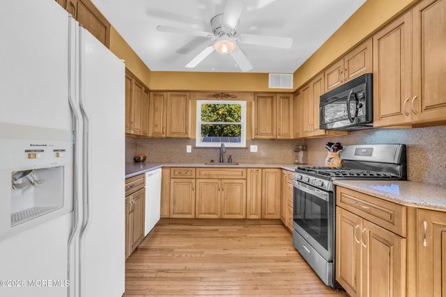 27 Cherry Bend Drive N, Howell, NJ 07731