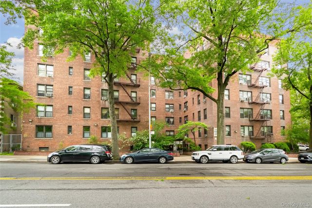 2244 Bronx Park E 5A, Bronx, NY 10467