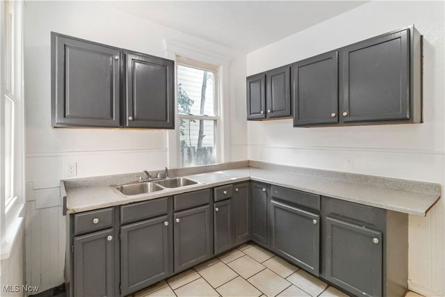 9919 Raymond Avenue, Cleveland, OH 44104