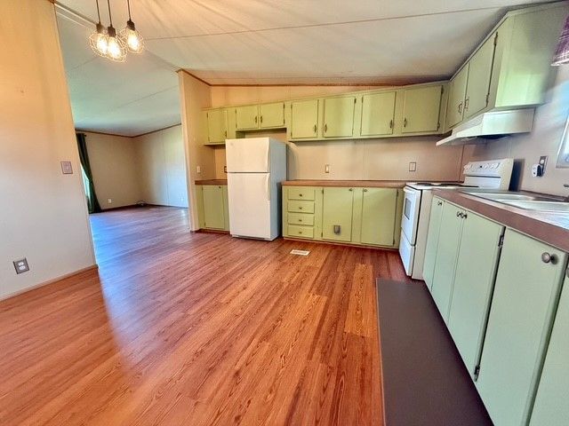 414 Gardner Center Rd, Shenango Twp, PA 16101