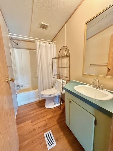 414 Gardner Center Rd, Shenango Twp, PA 16101