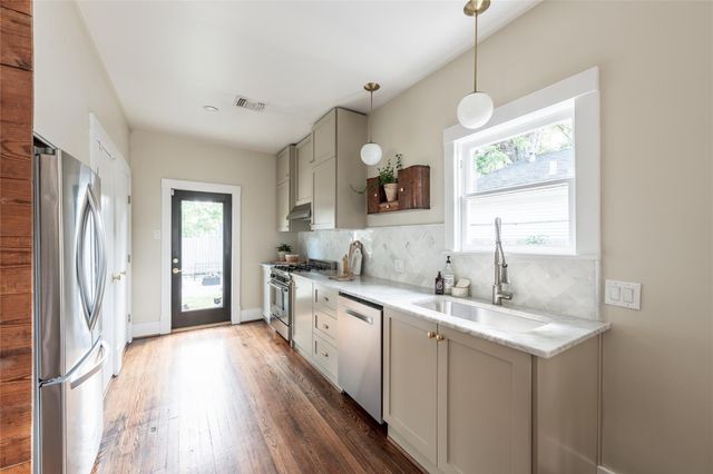 108 E 27th Street, Houston, TX 77008