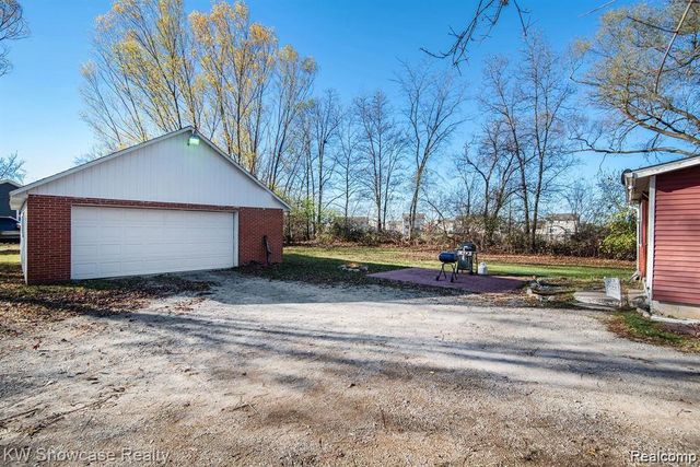 1261 W Grand Blanc Road, Grand Blanc, MI 48439