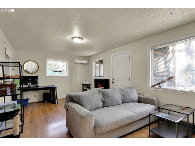 1071 W 11TH Ave, Eugene, OR 97402