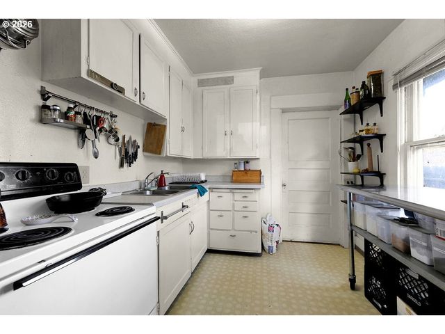 1071 W 11TH Ave, Eugene, OR 97402