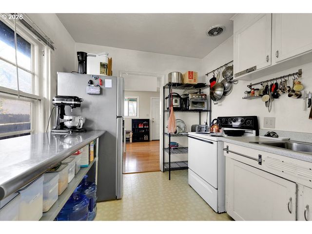 1071 W 11TH Ave, Eugene, OR 97402