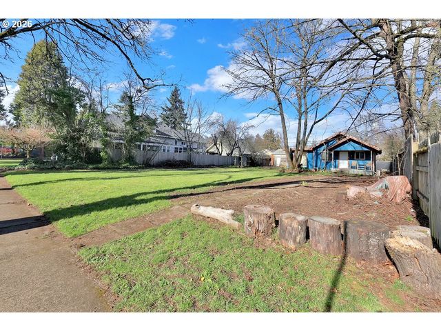 1071 W 11TH Ave, Eugene, OR 97402