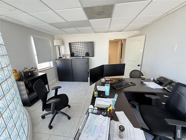 8000 NW 31st St 1, Doral, FL 33122