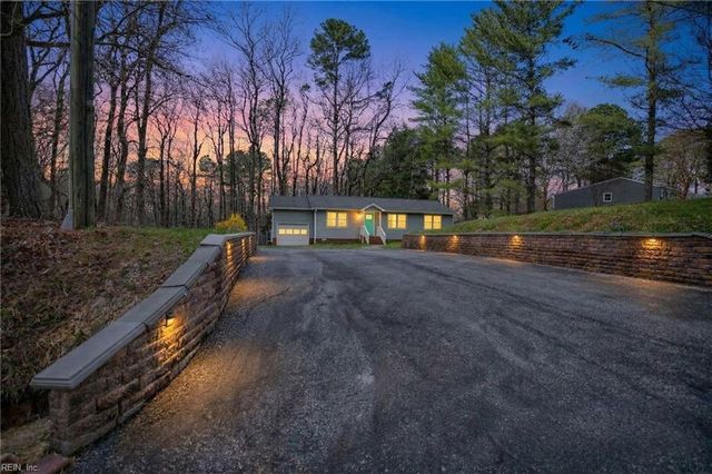 8174 Brook CT, Gloucester, VA 23061