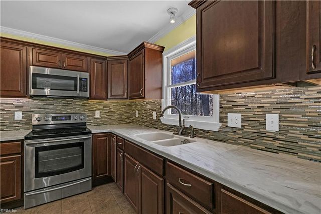 8174 Brook CT, Gloucester, VA 23061