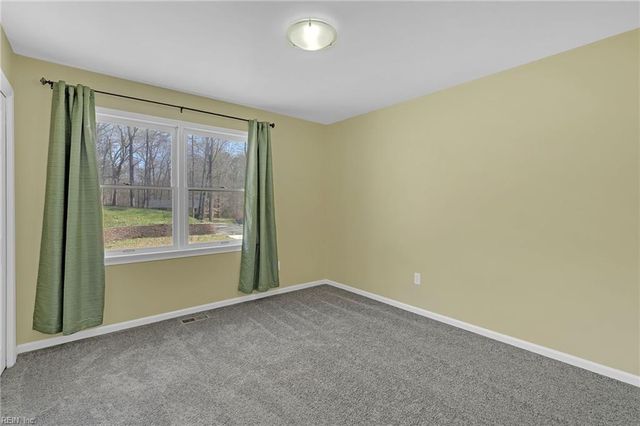 8174 Brook CT, Gloucester, VA 23061