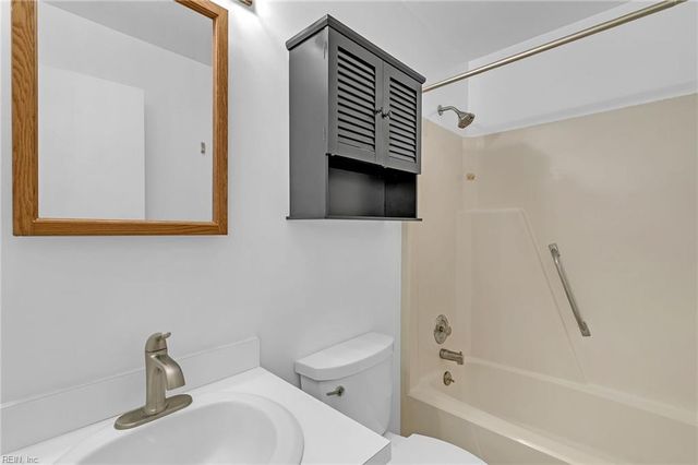 8174 Brook CT, Gloucester, VA 23061