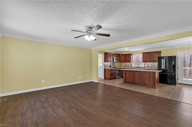 8174 Brook CT, Gloucester, VA 23061