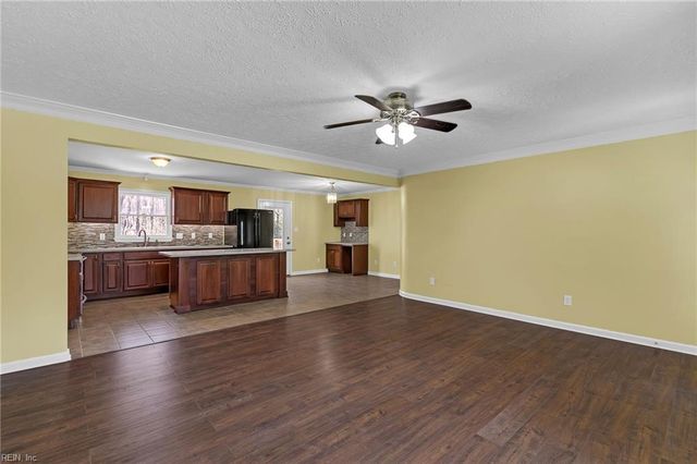 8174 Brook CT, Gloucester, VA 23061