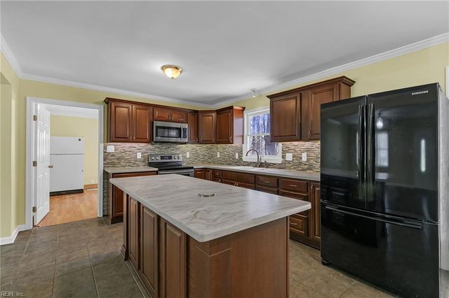 8174 Brook CT, Gloucester, VA 23061