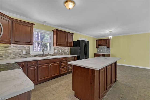 8174 Brook CT, Gloucester, VA 23061