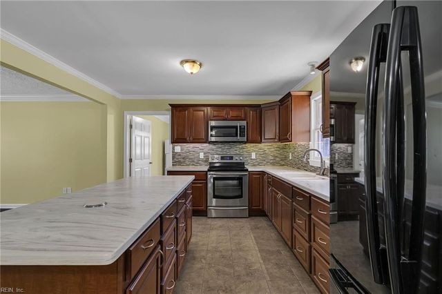 8174 Brook CT, Gloucester, VA 23061