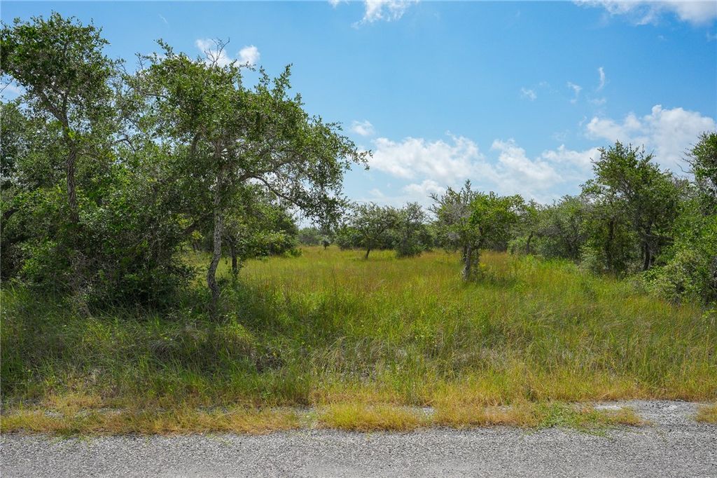 814 Holly Rd, Rockport, TX 78382 — photo 2