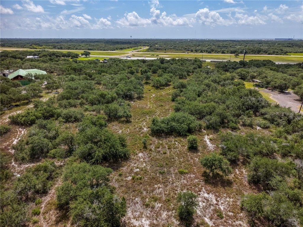 814 Holly Rd, Rockport, TX 78382 — photo 3
