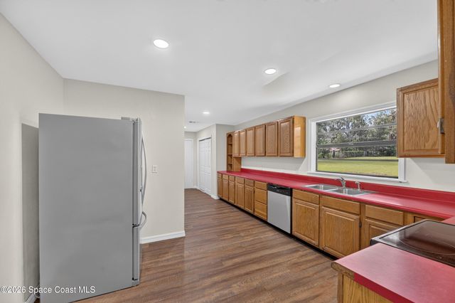 615 Thompson Road, Lithia, FL 33547