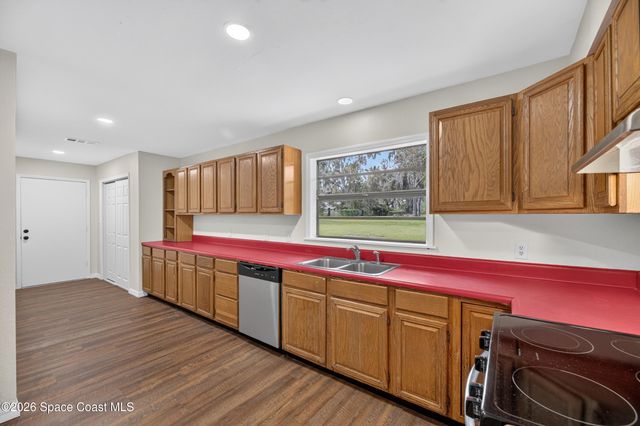 615 Thompson Road, Lithia, FL 33547