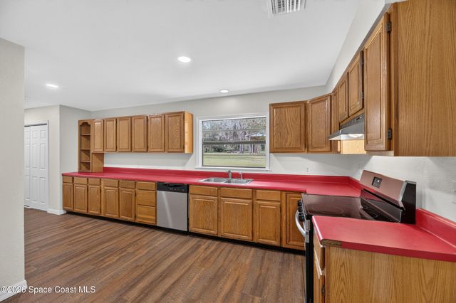 615 Thompson Road, Lithia, FL 33547