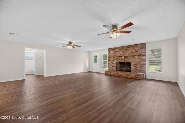 615 Thompson Road, Lithia, FL 33547