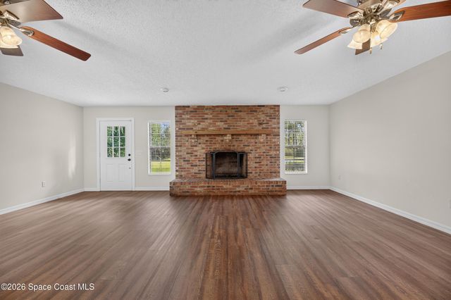 615 Thompson Road, Lithia, FL 33547