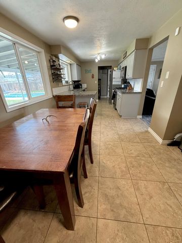 106 Victoria Way, Central Point, OR 97502