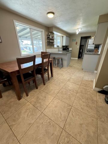 106 Victoria Way, Central Point, OR 97502