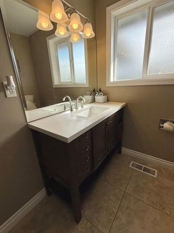 106 Victoria Way, Central Point, OR 97502