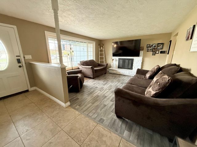 106 Victoria Way, Central Point, OR 97502