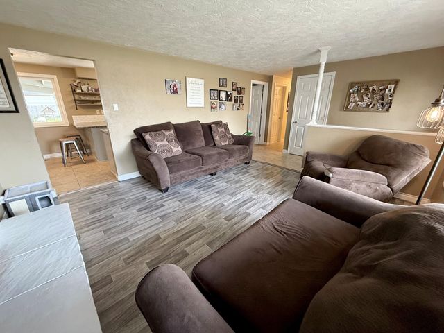 106 Victoria Way, Central Point, OR 97502