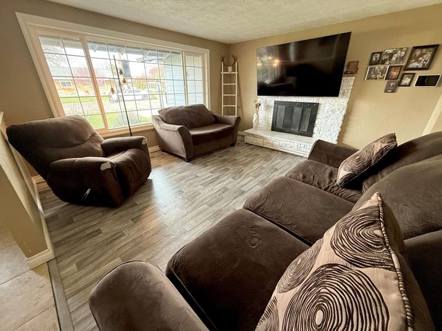 106 Victoria Way, Central Point, OR 97502