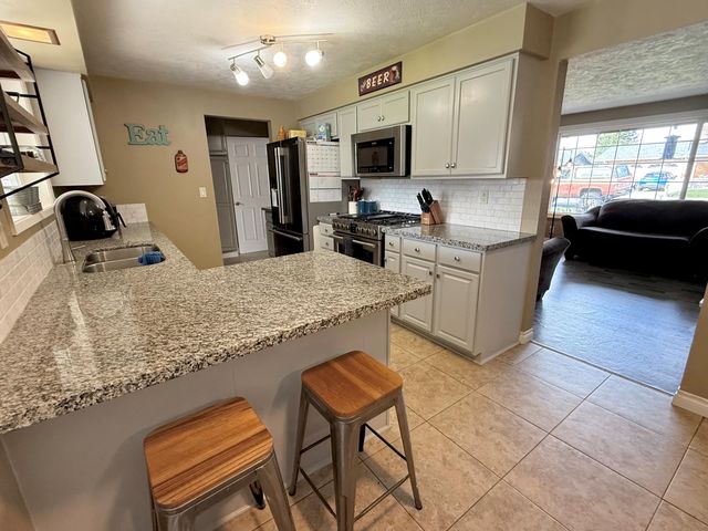 106 Victoria Way, Central Point, OR 97502