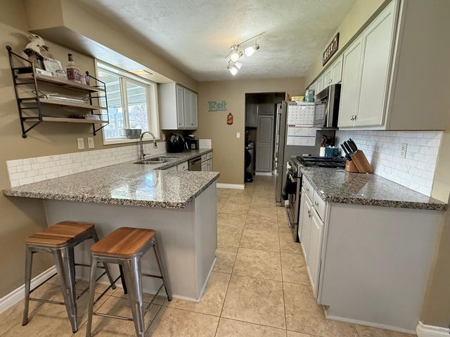 106 Victoria Way, Central Point, OR 97502