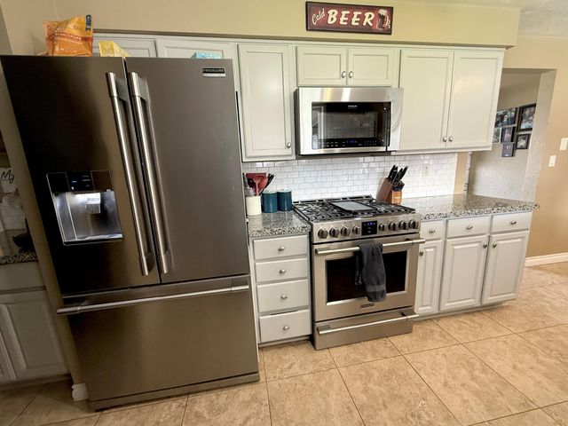 106 Victoria Way, Central Point, OR 97502