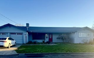 106 Victoria Way, Central Point, OR 97502