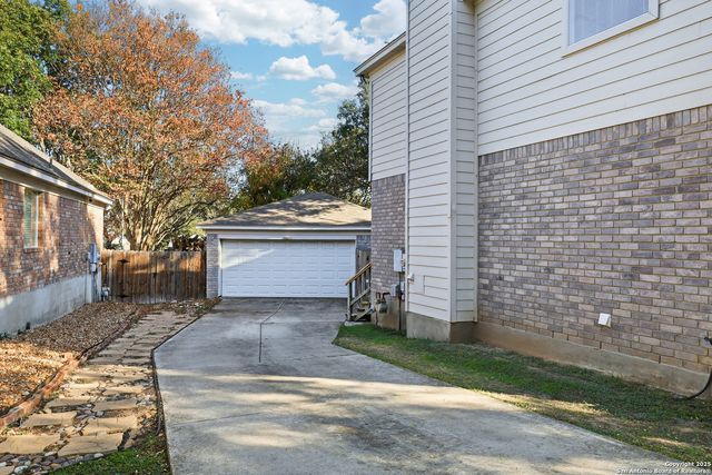 9518 Antoine Forest, San Antonio, TX 78254