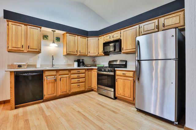 6 Dogwood Court, Atkinson, NH 03811