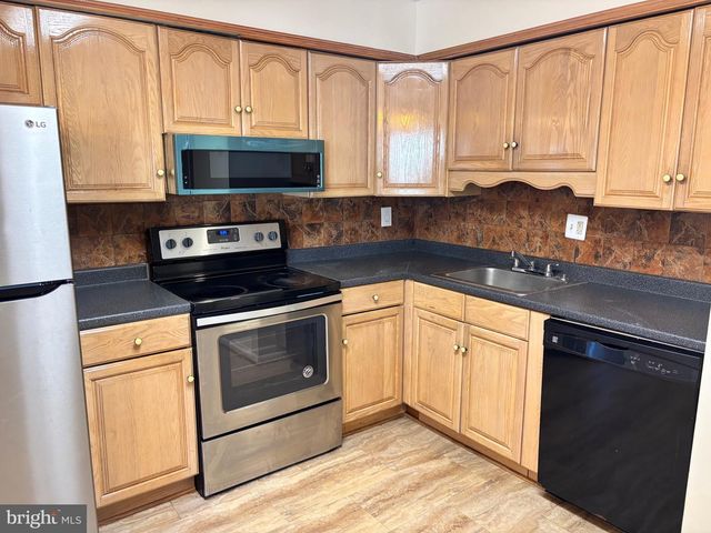 6966 HANOVER PKWY, Greenbelt, MD 20770